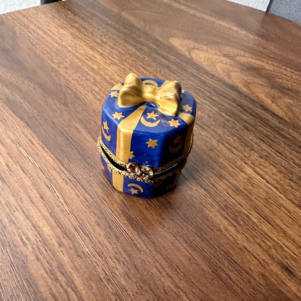 Limoges France Celestial Moon and Stars Cobalt Blue‎ Porcelain Trinket Box